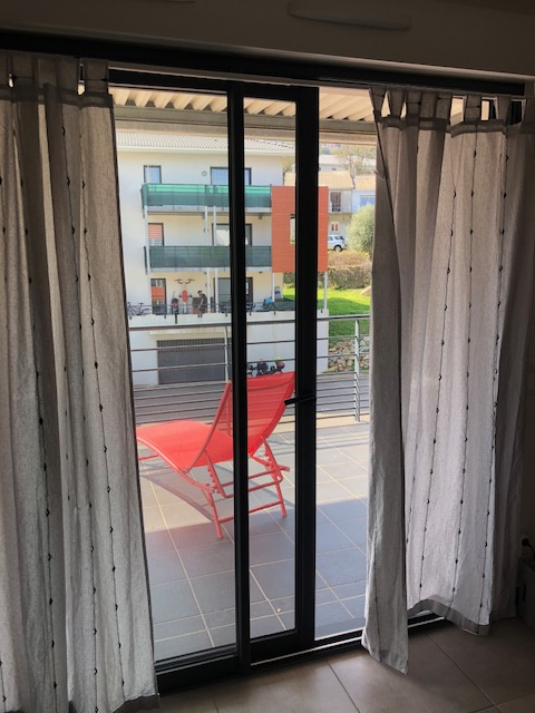 STUDIO VIDE DANS RESIDENCE AVEC TERRASSE ET PARKING